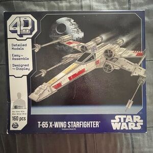 Star Wars X-Wing Starfighter 4D Model Kit - Red and White